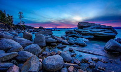 Фото заброшенного маяка на берегу моря